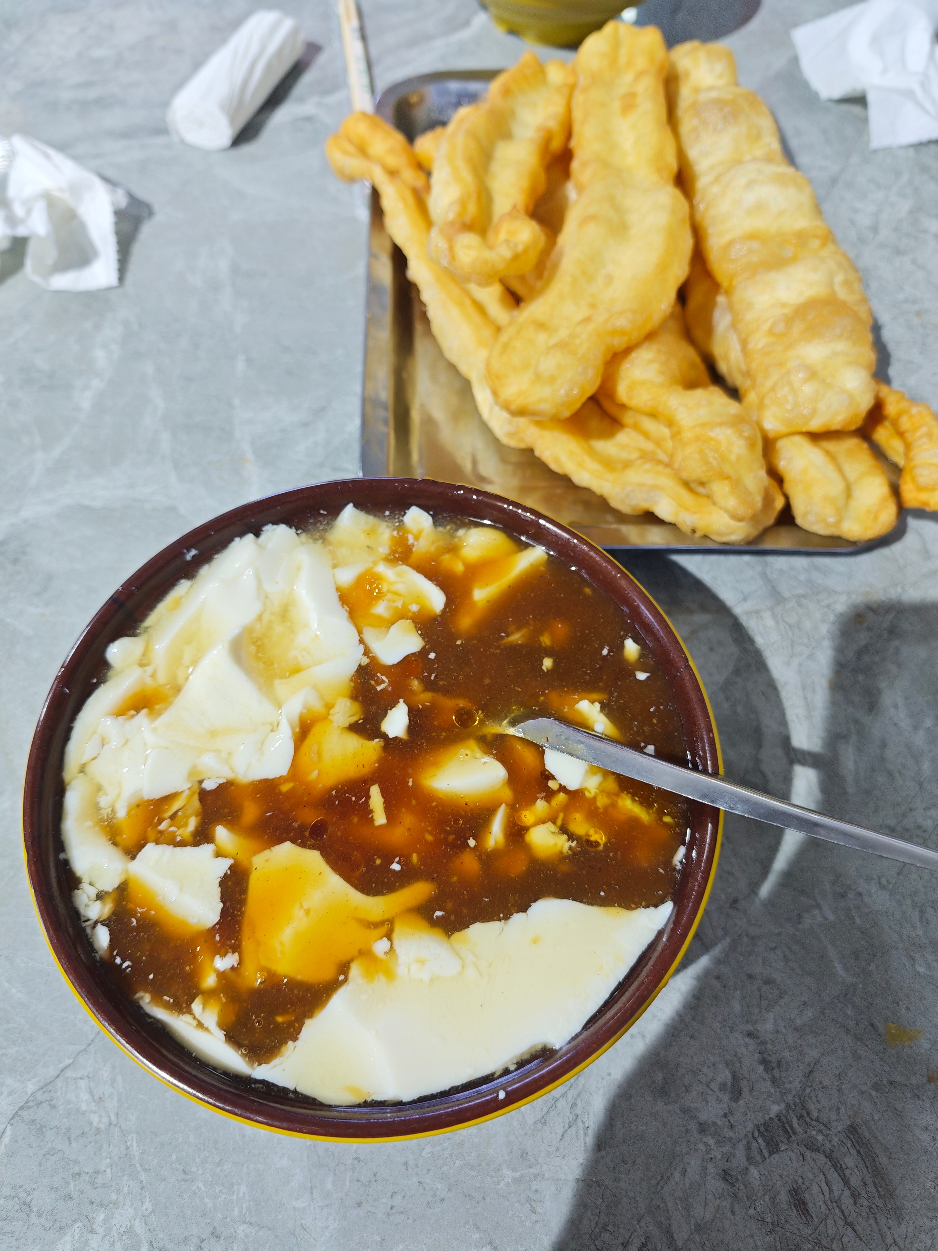 早，吃个油条豆腐脑~（室内吃的，没有刻意模仿黄仁勋）