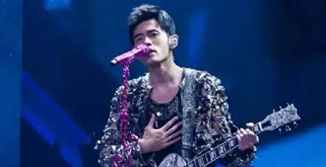 周杰伦青岛演唱会争议：情怀生意的双向拉扯