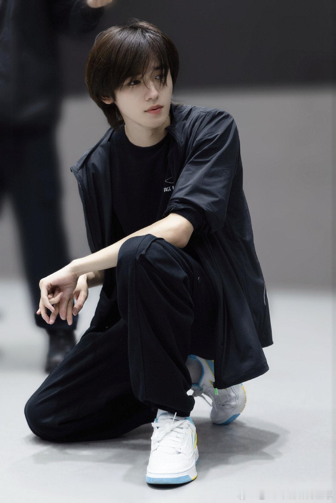 宋亚轩 ᵀʰᵒᵘˢᵃⁿᵈˢ ᵒᶠ ᵐⁱˡᵉˢ ⁱⁿ ᵗʰᵉ ᵐᵒᵘⁿᵗᵃⁱⁿˢ,