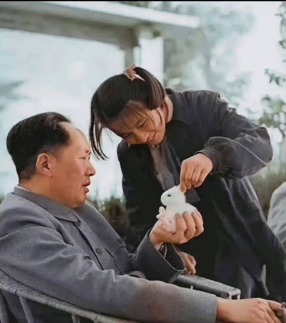 毛主席温暖瞬间的一张照片！