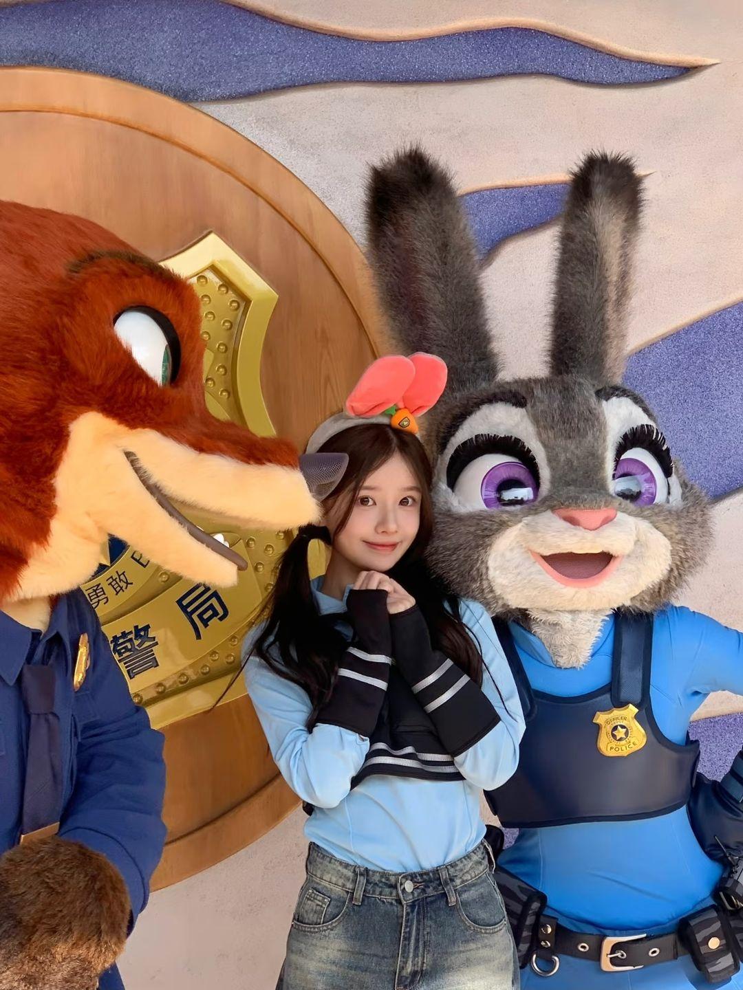 兔子警官点儿☺️☺️这是宝宝之前去玩的时候拍的啦☺️☺️☺️