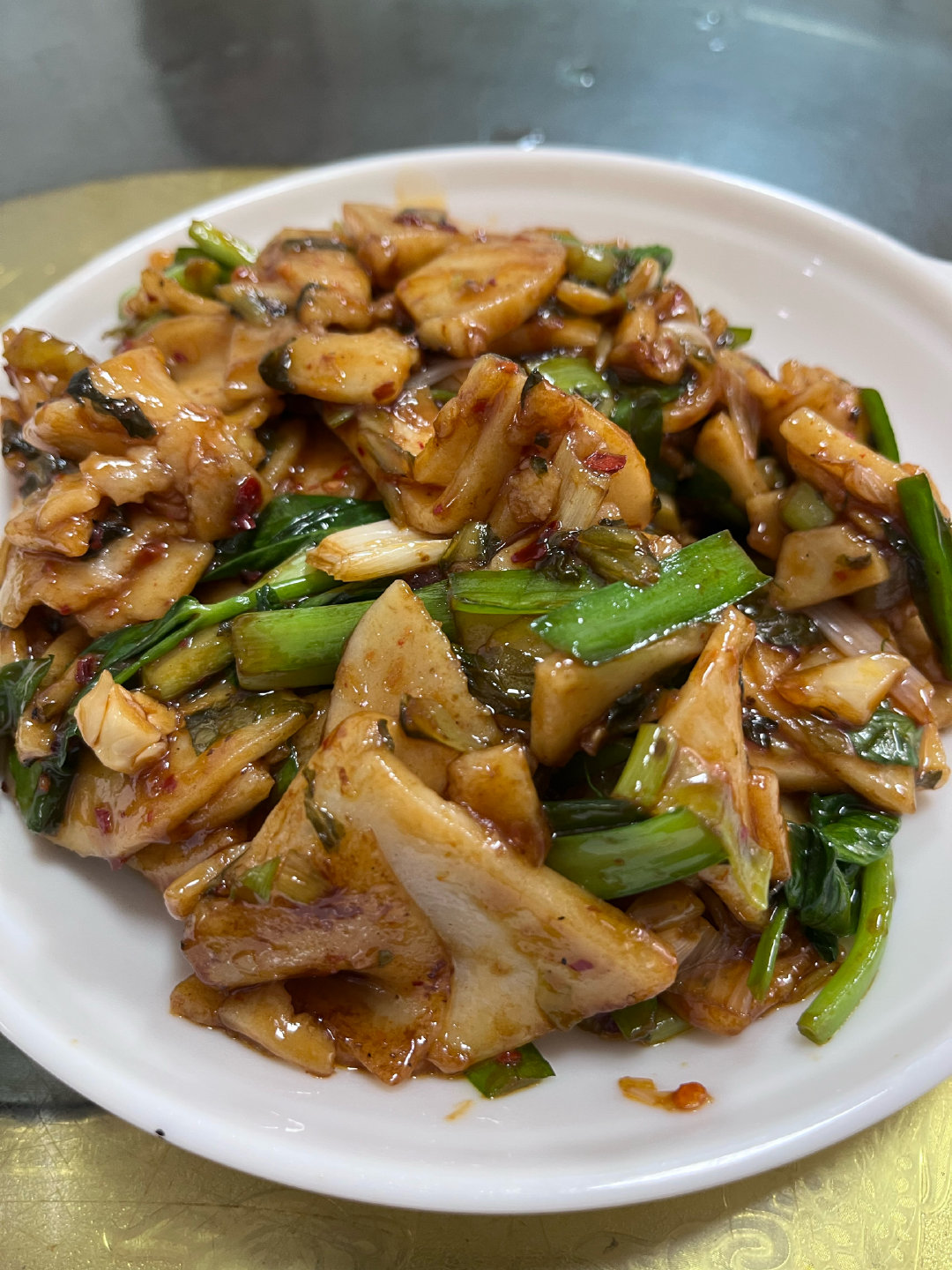 炒饵块和炒见手青都吃过了，大家不要随便吃毒蘑菇哦 