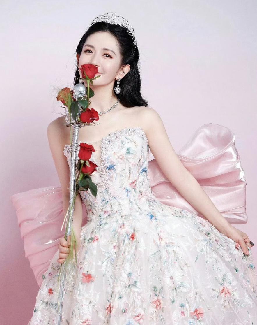 谢娜演唱会喊亏？

1180元门票不够成本

到底是圆梦还是说辞

前几天她在专