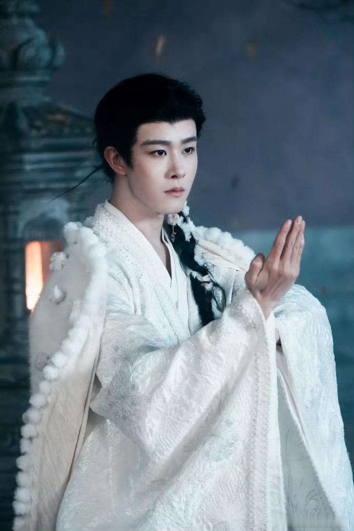 田嘉瑞开播首周涨粉33.4万被龙神大人圈粉了！田嘉瑞开播首周涨粉33.4万，独特