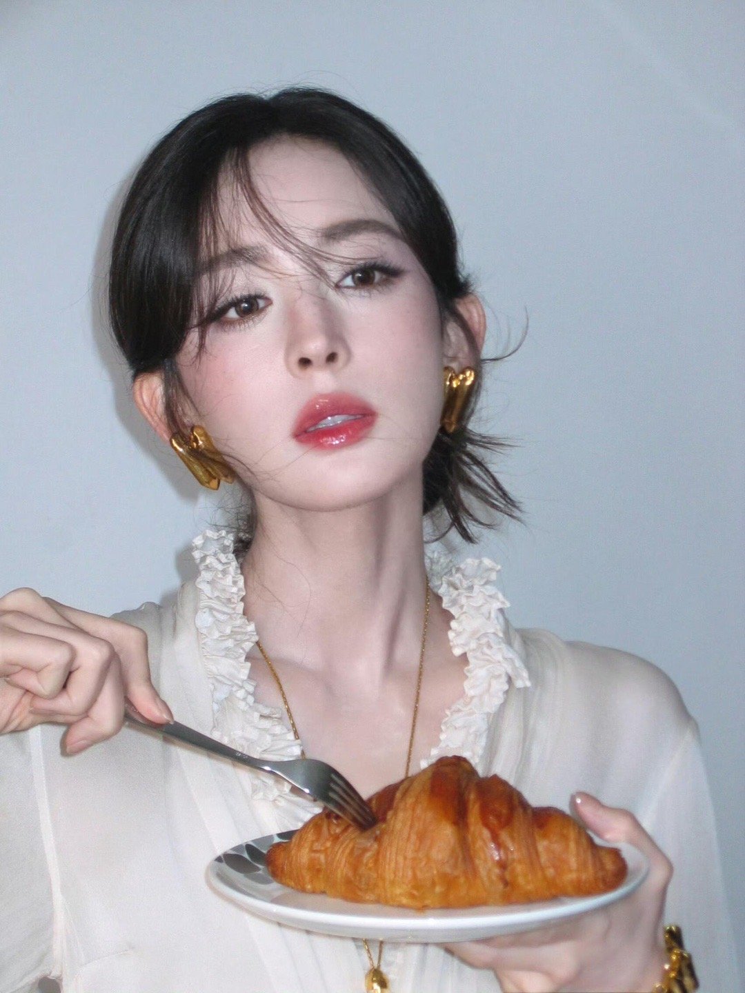 娜扎雀斑妆适配度娜扎这个雀斑妆不一样谁能被娜扎新雀斑妆狠狠惊艳到！告别以往干净清