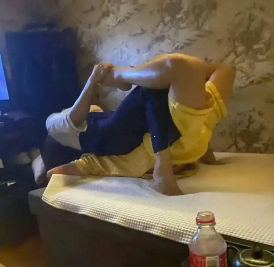 网友初次体验按摩，心中疑惑：“这操作流程是正规的吗？” 