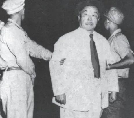 1950年，国军上将陈仪被执行枪决，行刑前，蒋鼎文让士兵端来酒菜，陈仪摇了摇头，