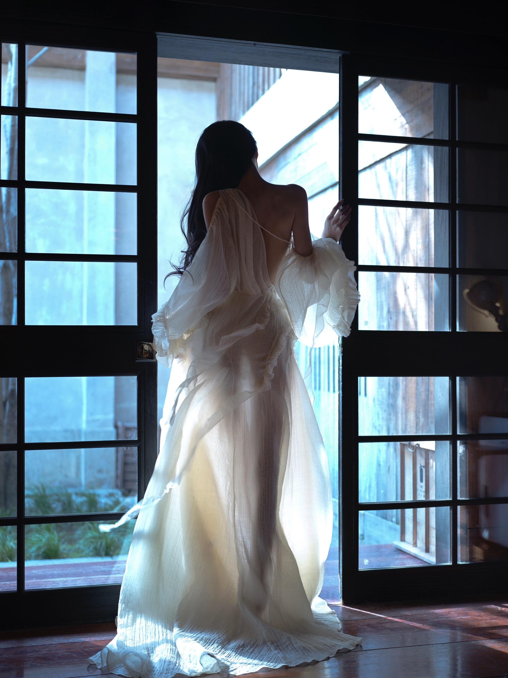 去发光，而不是被照亮☀️。