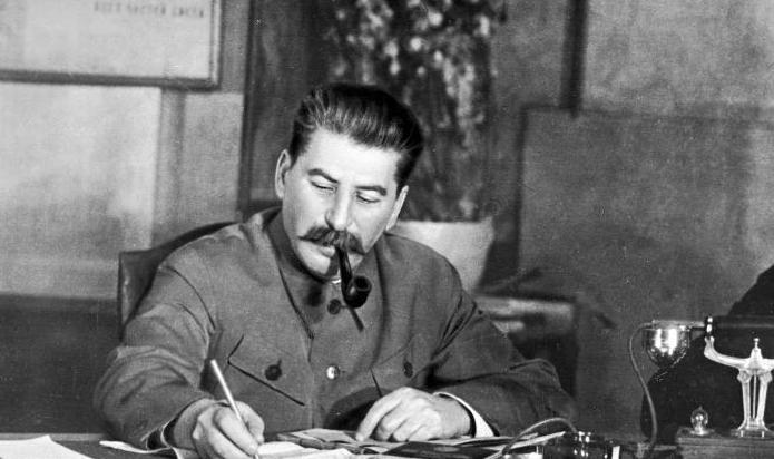 斯大林到底和毛主席说了什么 让我们的开国大典直接提前了三个月
 
1949年10