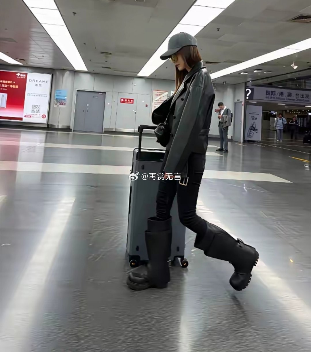 机场偶遇一线老戏骨大明星，可是她不搭理我。 