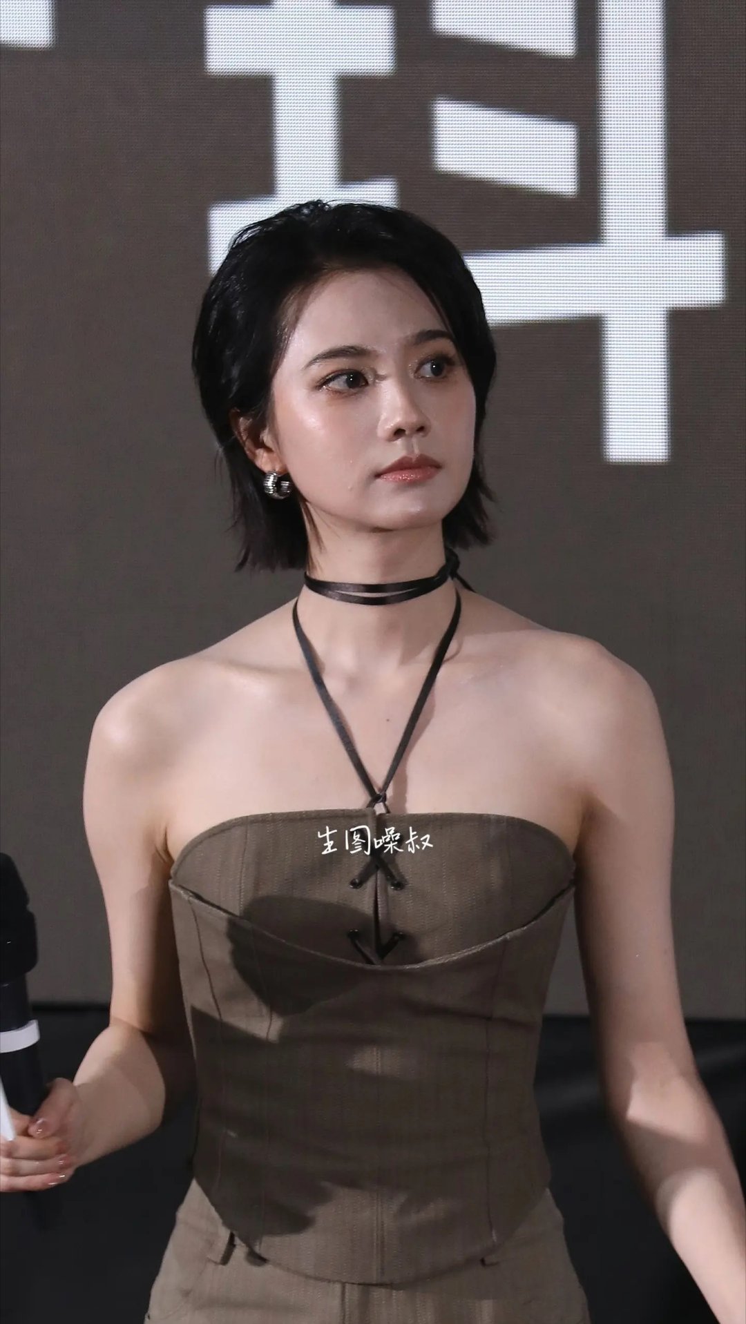 姜珮瑶剧宣姐感姜珮瑶剧宣给自己画红温了谁被姜珮瑶的剧宣状态狠狠戳中！自带成熟清冷