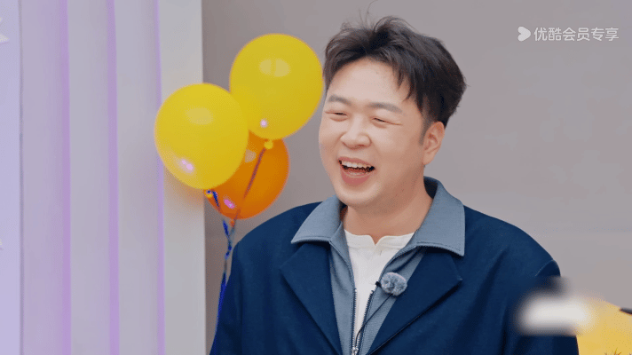 吴优贴脸开大周冬雨 真闺蜜的互怼才够味儿！吴优吐槽周冬雨坐着和站着差不多高，周冬