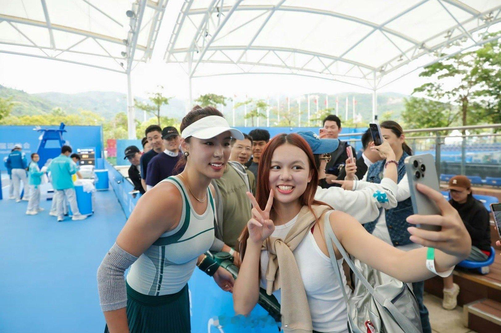 全运会卫冕冠军王蔷5-7/0-2落后时退赛袁悦晋级八强