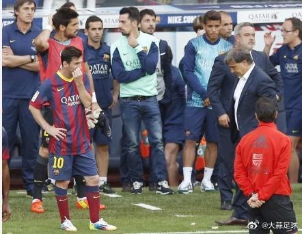 【巴萨主帅下课】5月18日，巴萨主教练马蒂诺在新闻发布会上官方宣布，他和俱乐部一