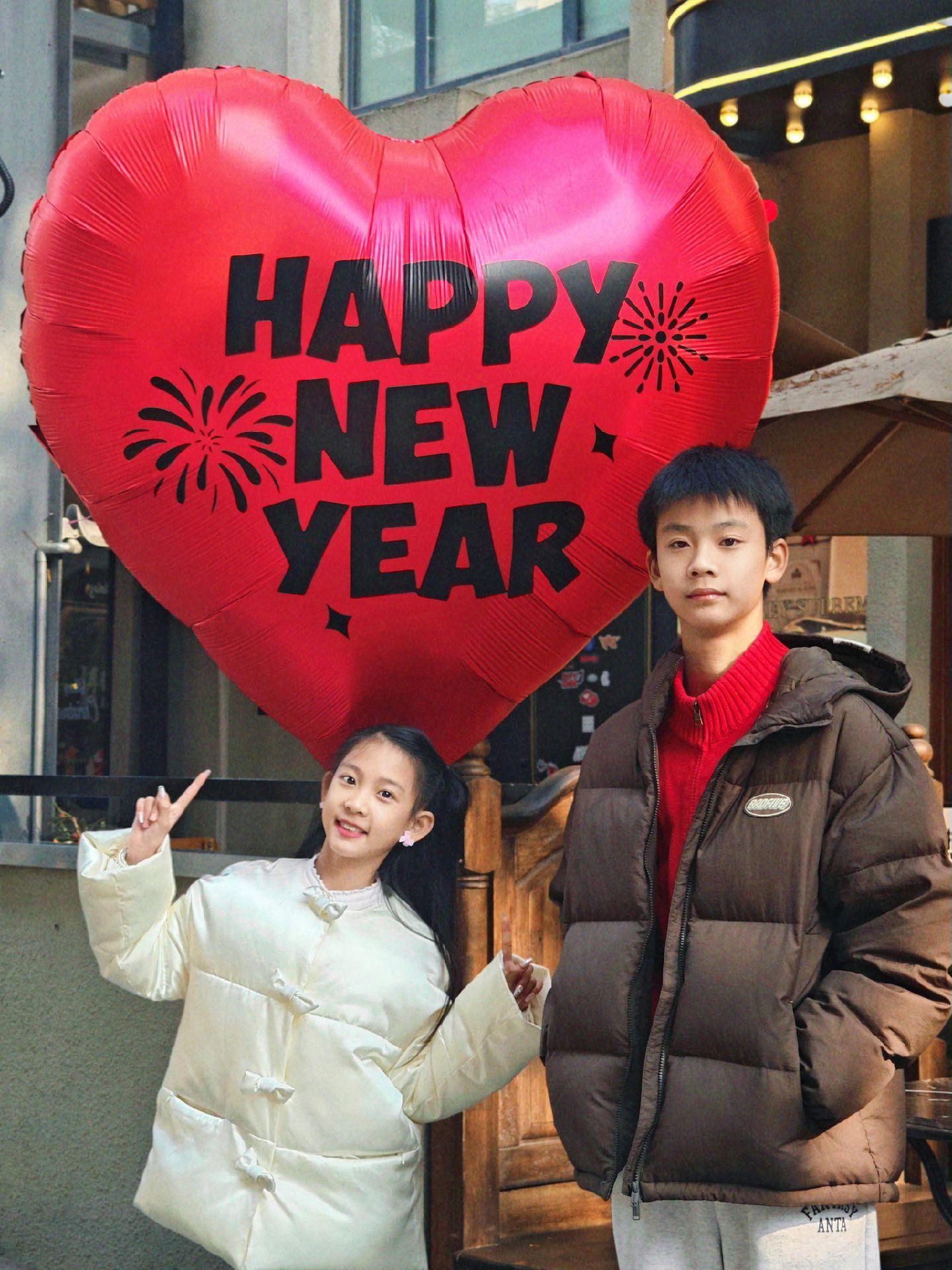 是新年、是新的开始、那就祝我们都越来越好。