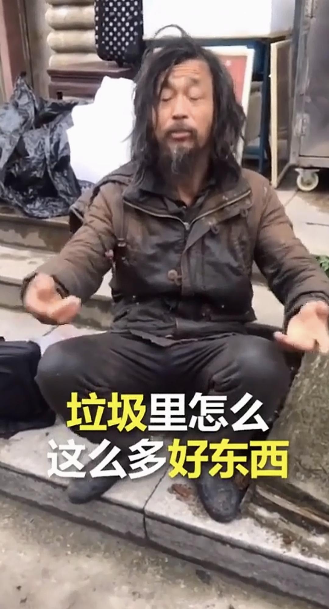 沈巍横空出世，像一面照妖镜，照出了许多“文化人”的空疏、寡陋和虚伪。沈巍谈学问从