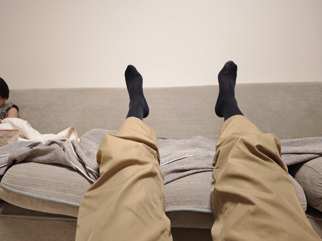 台风巴威即将发威这种感觉，就是想你来，又怕你乱来。因为太热了，想来点雨风降降温，