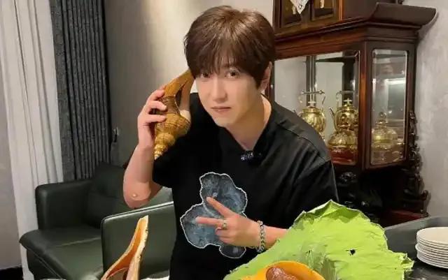 偷税911万，连补带罚1891万。你没听错，那个标榜从不割粉丝韭菜的大网红白冰，