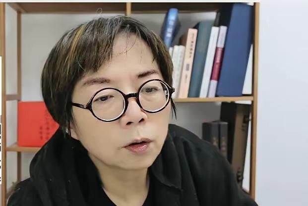 台媒体人黄智贤对台湾致癌油标准发声

7月20日，媒体人黄智贤在节目中谈到一项最