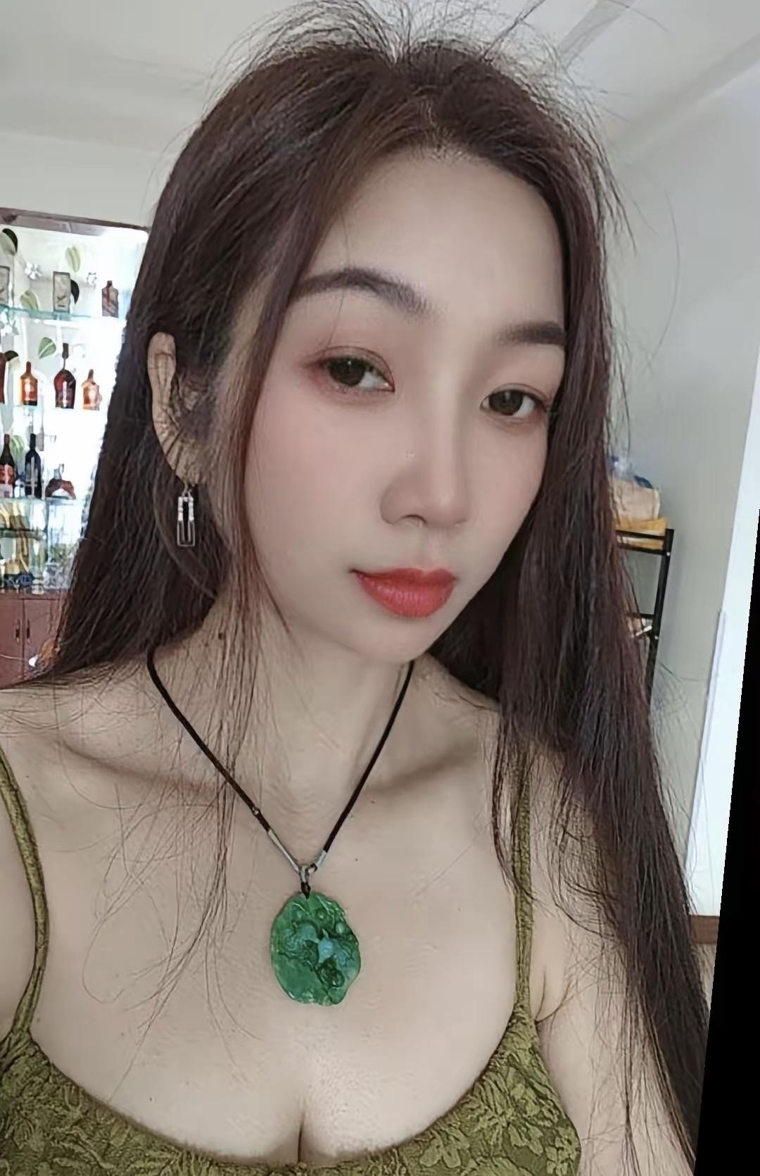 很多男人都觉得
女人过了40岁就没戏了
就会心如止水了
清心寡欲
事实果真如此吗