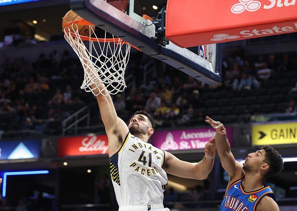 印第安纳步行者将以前锋加布·麦格洛森签下一份“困难条款”10天短合同。麦格洛森此