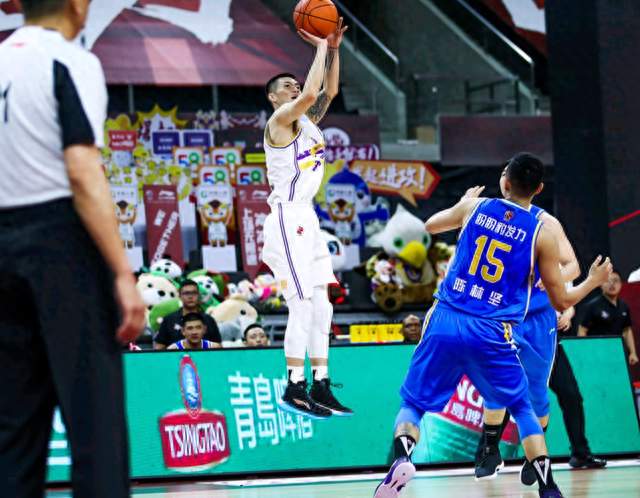 山东106比97赢同曦：王岚嵚27分，首胜不能只看外援