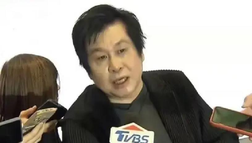 票务平台连夜下架了他在成都杭州的演出，品牌方把海报删得比谁都快。
饭都端到你面前