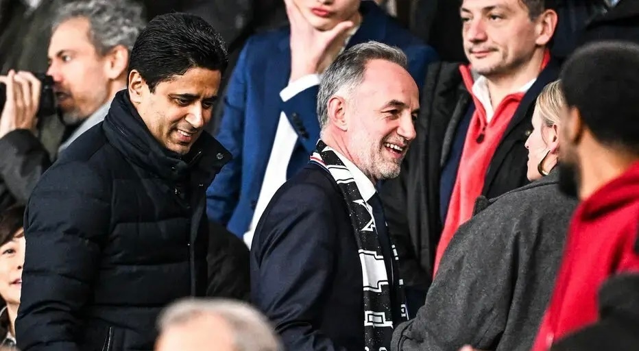 法甲  时隔四年，巴黎市长再度现身王子公园球场。3月当选巴黎市长的埃马纽埃尔-格