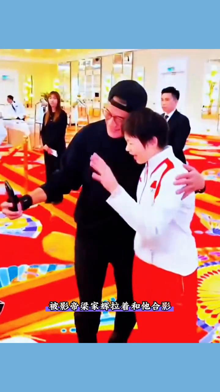 全红婵不为人知的故事。
万万没想到，全红婵的粉丝群又添了一员大将。全红蝉不愧是大