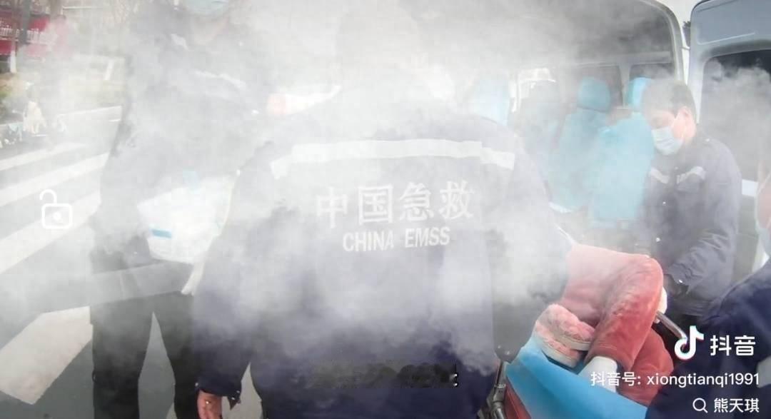 从“丢人”到“丢命”，只隔了短短5个月！上街碰瓷被儿子怒吼的患癌老太去世了 
