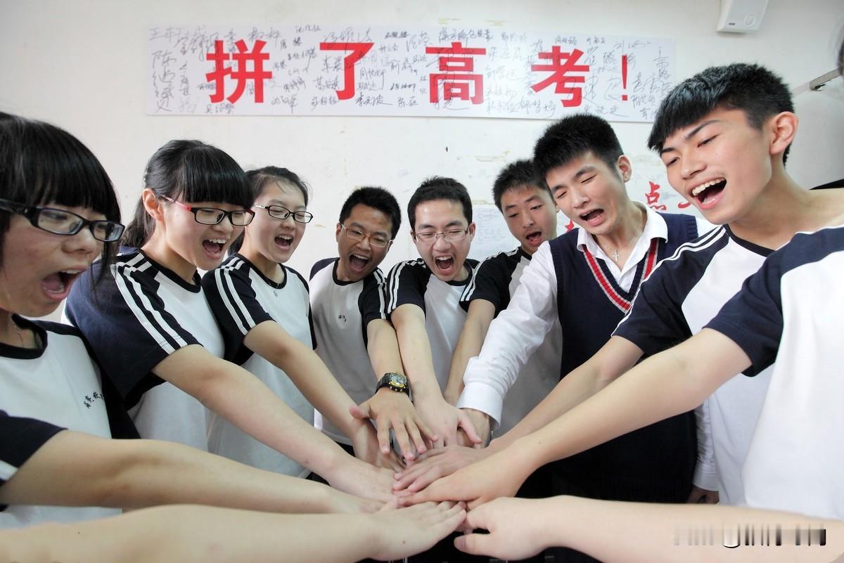 高考分数线全部公布
 
万众瞩目！2026全国31省高考分数线终于全部出炉，几家