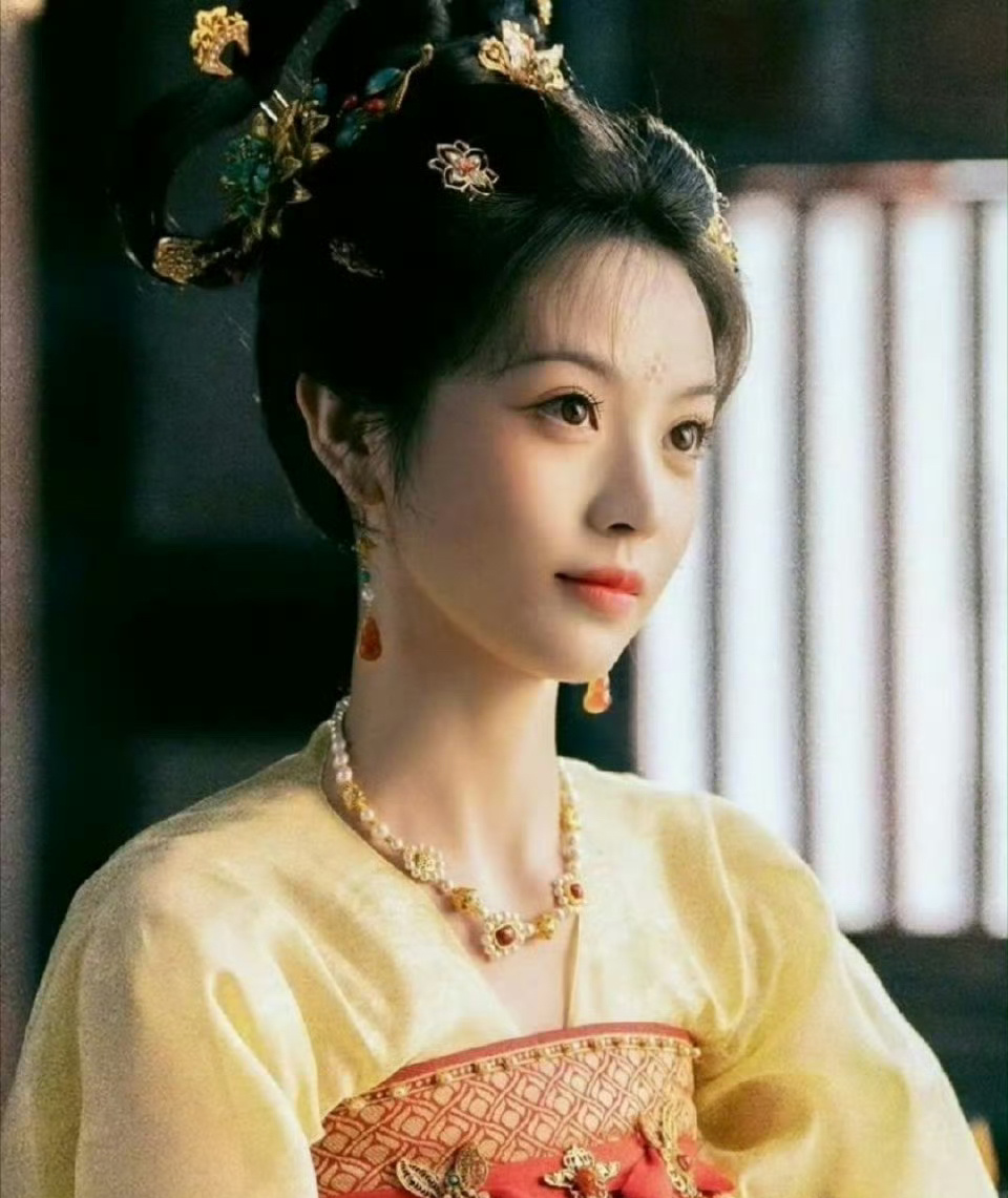 田曦薇和王弘毅要合作了吗？真是意想不到的组合，男帅女美！ ​​​