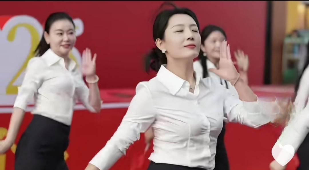 没那么亲！不要再叫“秦主任”了，主任二字可不是随随便便可以叫的！

在大多数情况