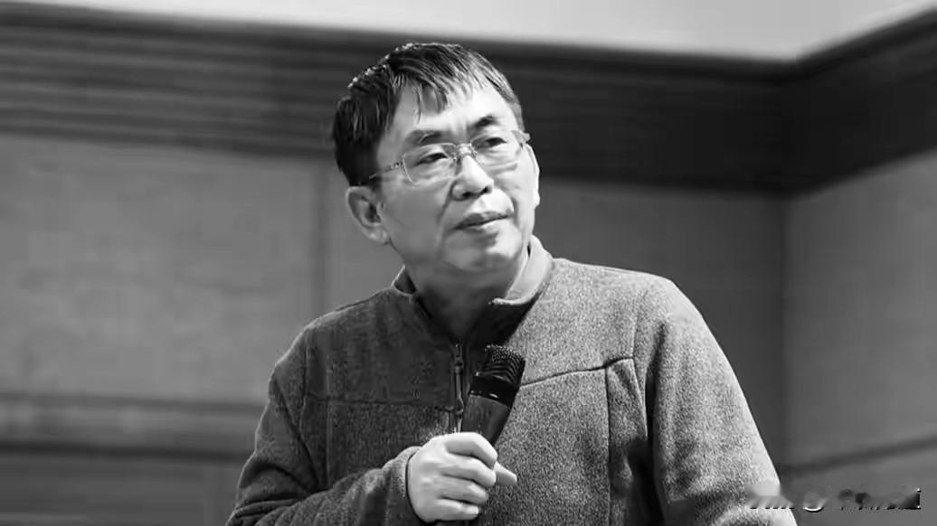 轻轻的我走了，正如我轻轻的来，不带走一颗棋子。
“棋圣”聂卫平驾鹤西游，棋界震动