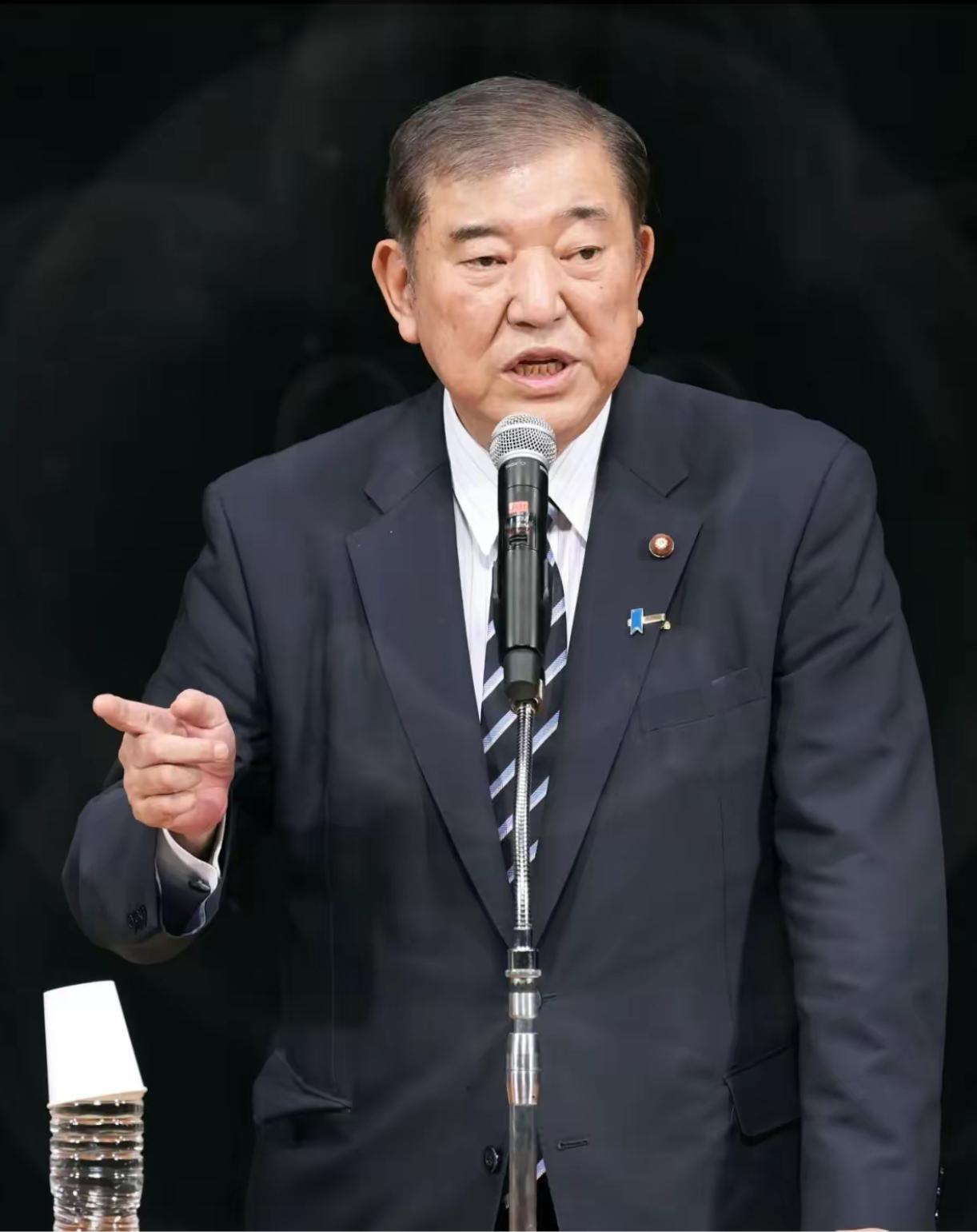 对高市早苗的涉台挑衅言论，连日本前首相石破茂都认为，高市早苗过线了，反对！

石