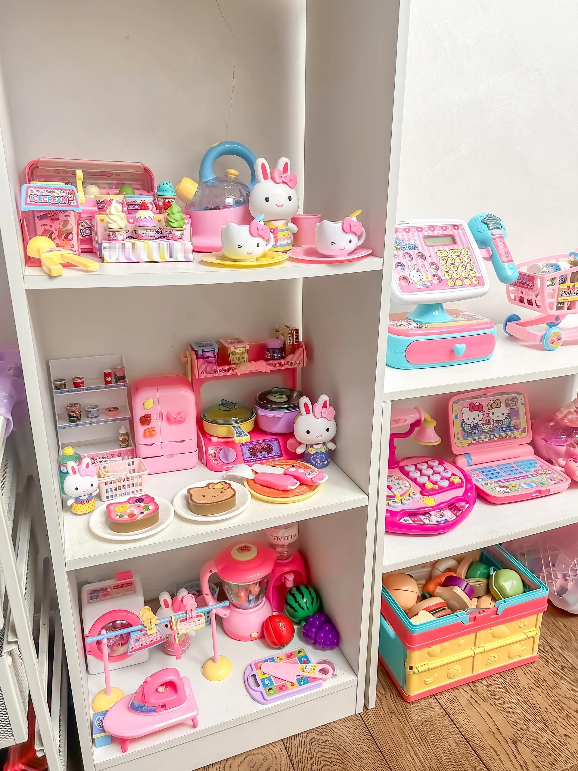 小朋友的快乐也是买买买一到商场就开启心动模式💓满眼都是喜欢的小玩意抱着新玩具完