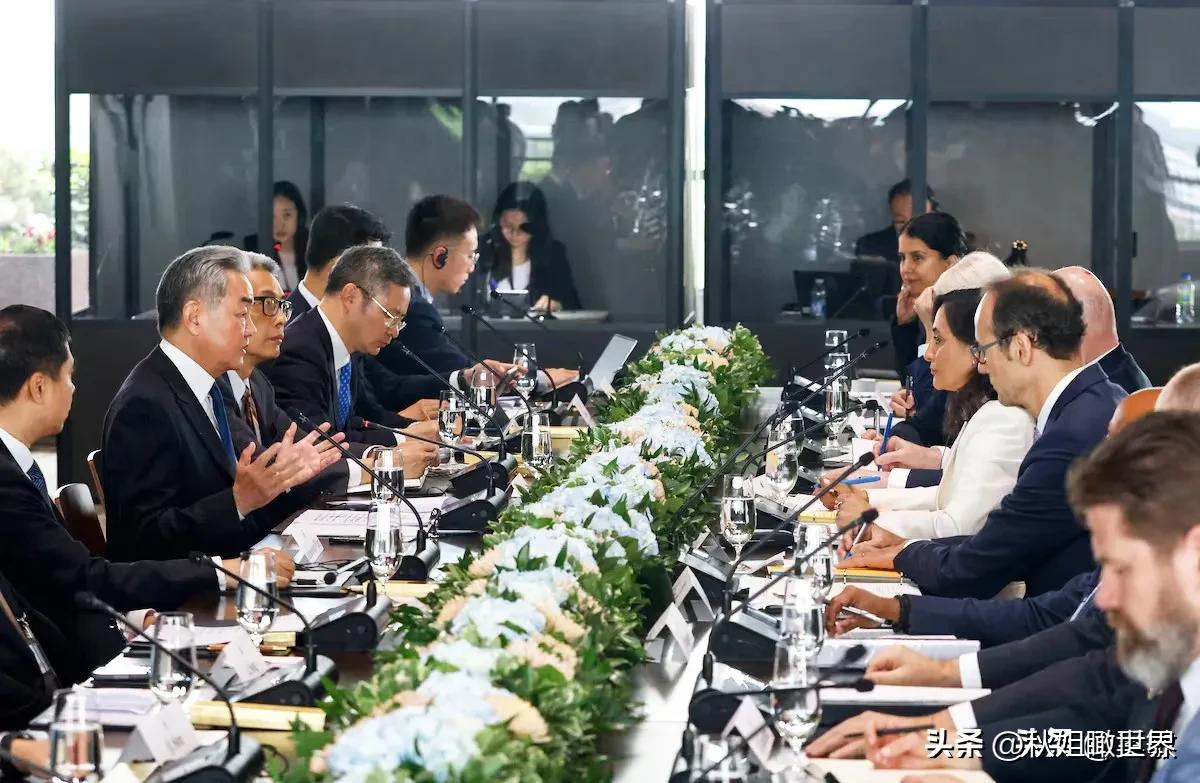 信号明确！卡尼、阿南德相继官宣，中加关系全面回暖。
 
加拿大总理卡尼、外长阿南