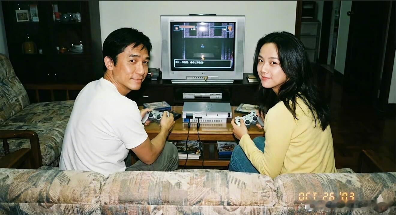 刷到这张AI合照都有点恍惚了，汤唯和梁朝伟好牛的骨相！ 