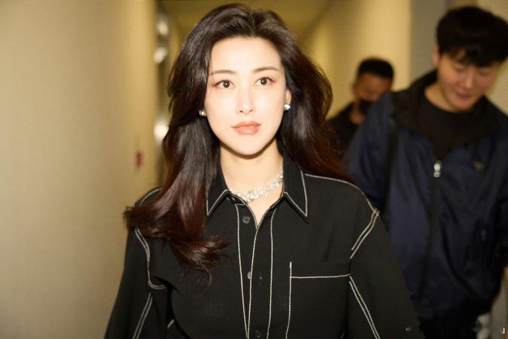 朱珠朱珠说不再依赖妈咪算妈咪没用朱珠 算妈咪没用 爱上朱珠妈咪像呼吸一样简单“不