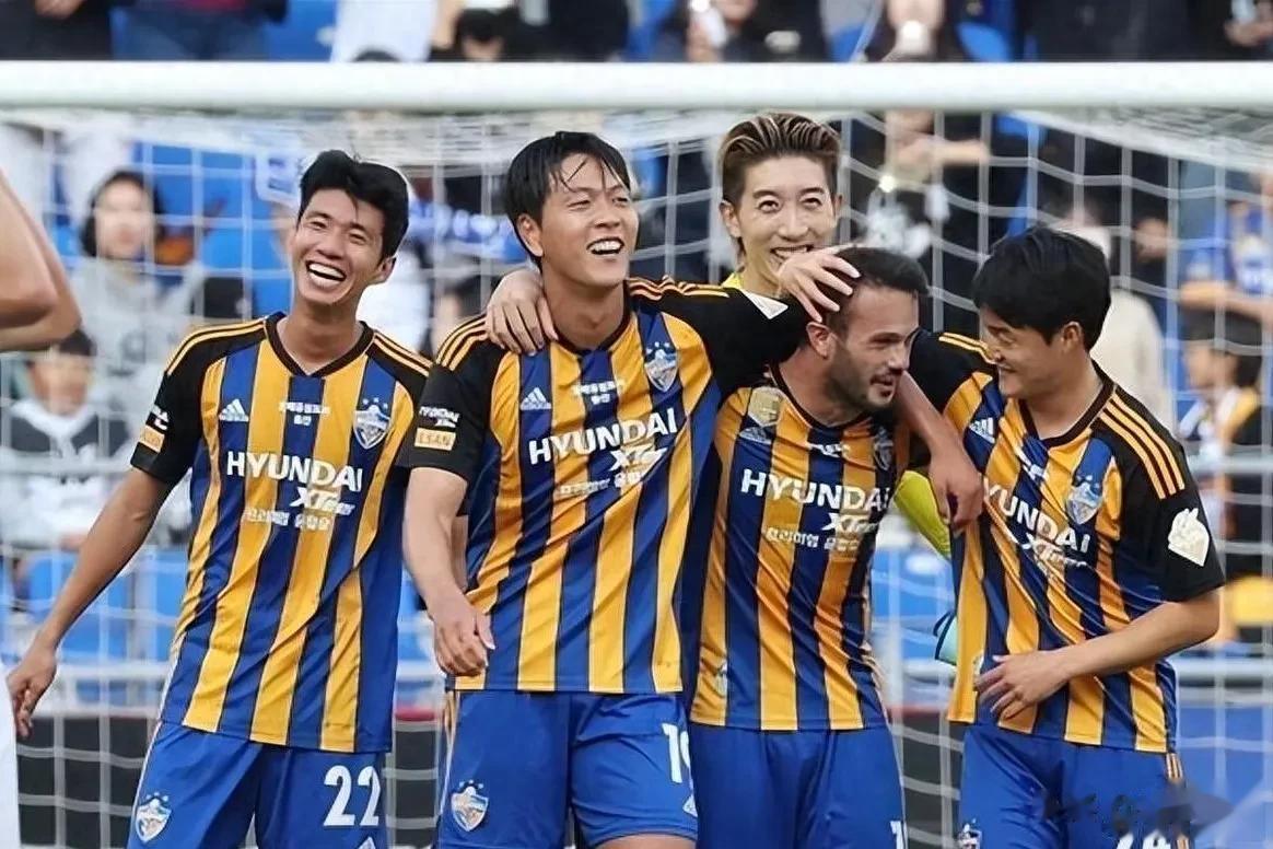 足协政策有变，山东泰山提前布局亚冠，削弱对手实力的同时补强自己。
  网传崔康熙