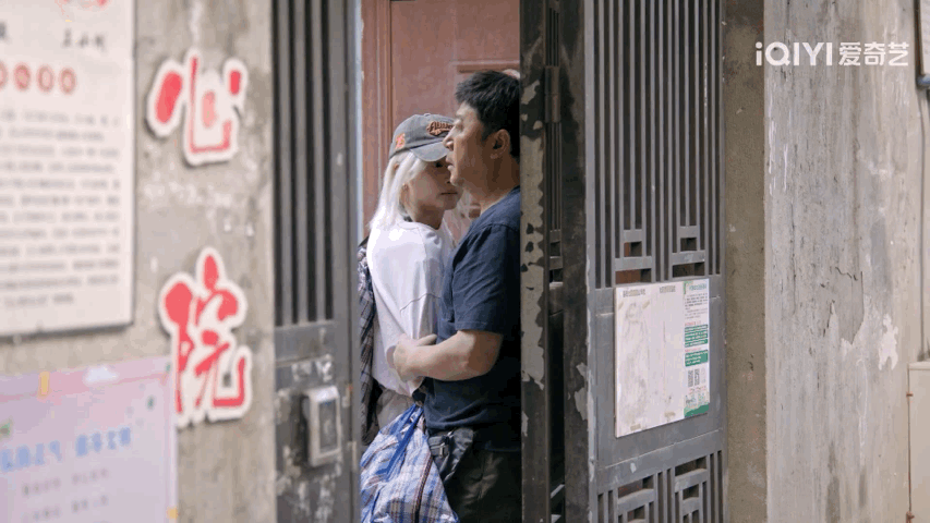 关晓彤新剧一到亲情戏就没轻没重齐时在外硬扛所有苦难，在父亲面前才卸下伪装，关晓彤