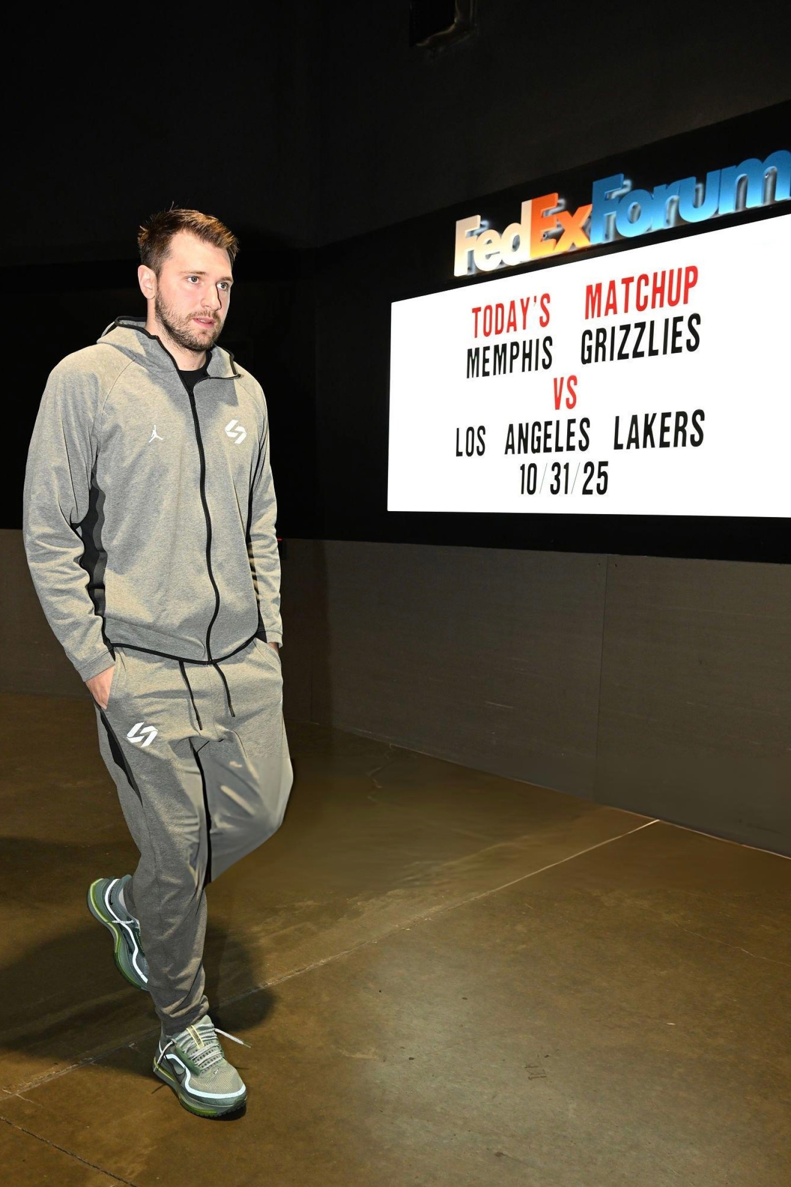 251101 诶嘿嘿 这就悄咪咪的复出给您惊喜[yeah][酷]上班路东契奇复出