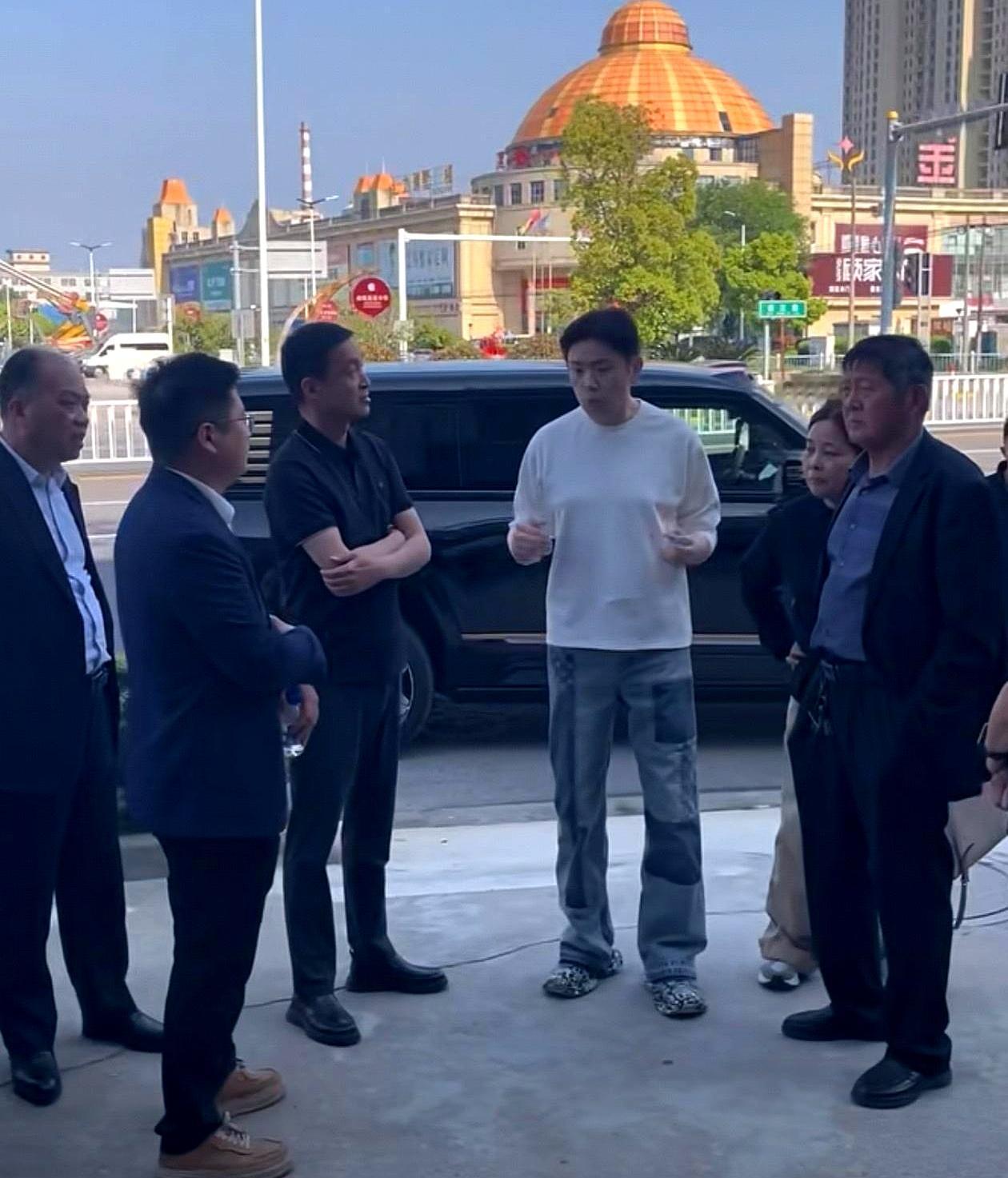 追觅的俞浩，找了个好老婆，他的老丈人居然是东成工具老板顾志平。

在商业版图中，