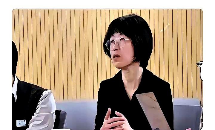 拿着国内高校稳当当的高薪吹着空调，却在讲台上忽悠女大学生“嫁到尼日利亚才是挣脱父