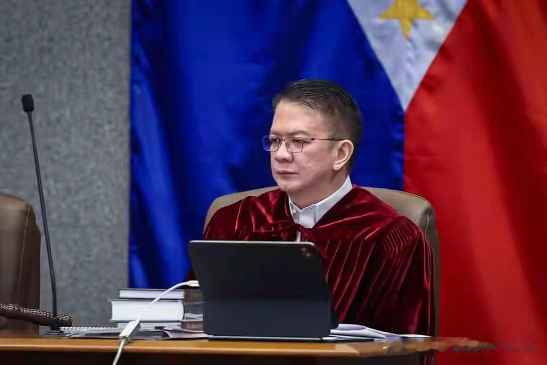 萨拉弹劾庭审迎来一则对她有利的裁定，新任主审法官明确划定硬性标准，想要定罪罢免副
