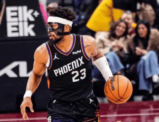 今天这场比赛算是让我记住了太阳队这个带着面罩的23号——古德温了。总觉得这名字有