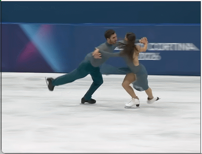 冬奥花滑比赛爆金牌丑闻，法国组合出现失误仍拿下最高分，网友质疑是被法国本国裁判“