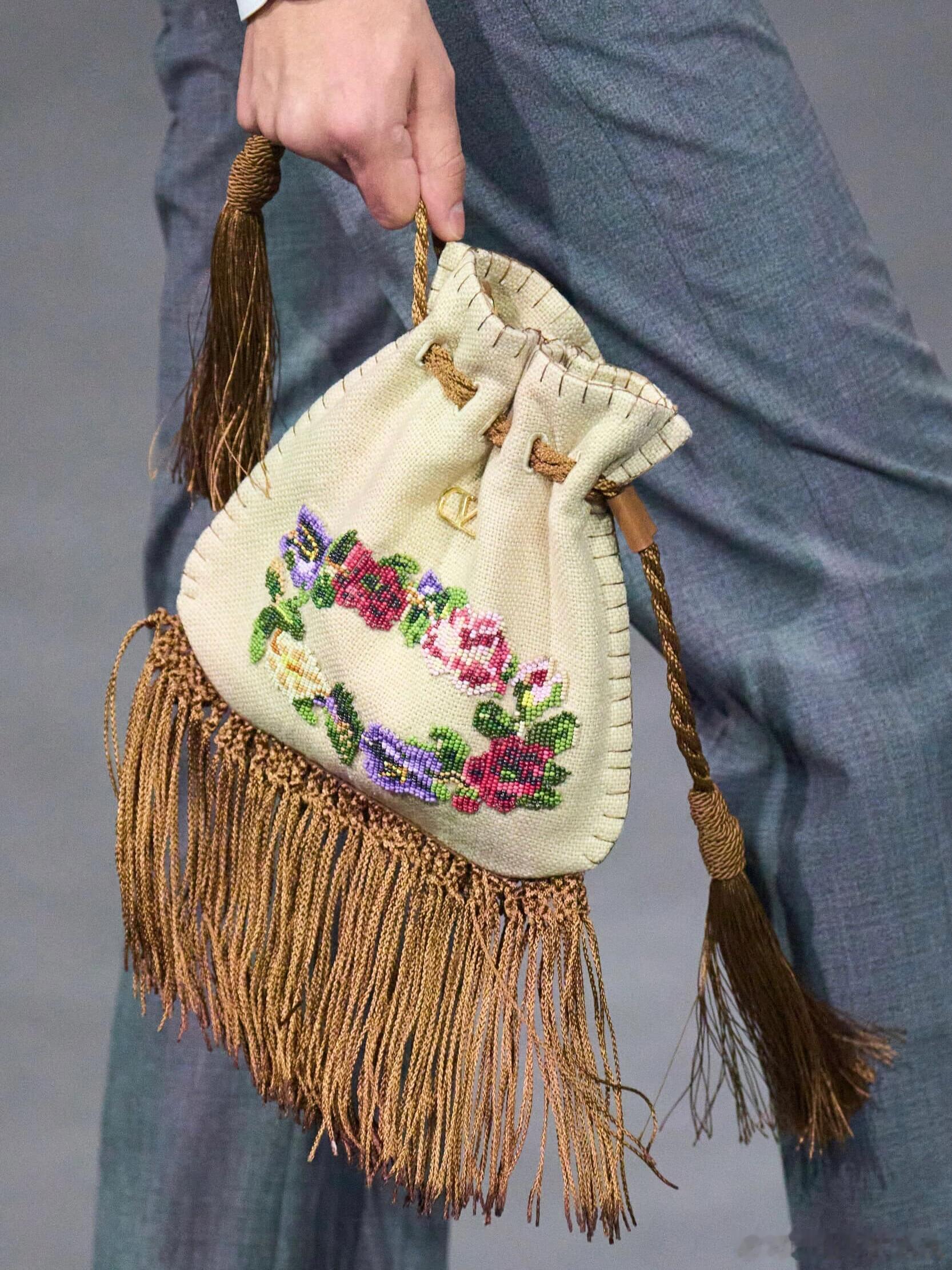 Valentino 2026春夏系列包包👜时装周头排云看秀 ​​​