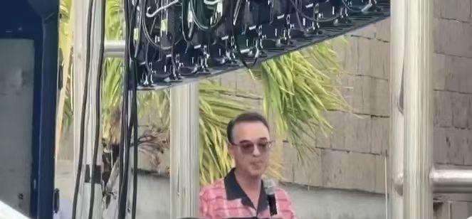 卡耶塔诺太有担当了！

30日，菲参议员卡耶塔诺现身基督教会在马尼拉EDSA大道