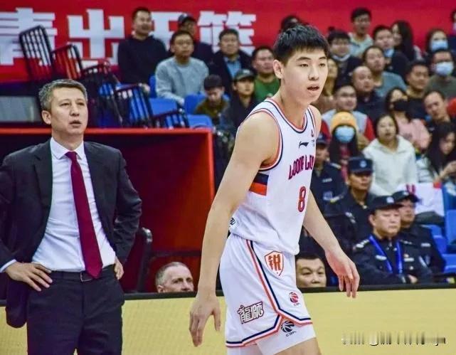 广州男篮主场力克浙江男篮，一战让我们彻底看清这3名球员。

1. 崔永熙确实是一